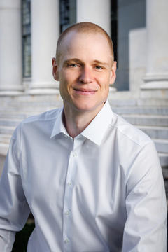 Bas Sanders headshot