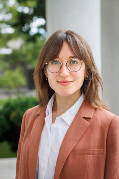 Lindsey Currier headshot