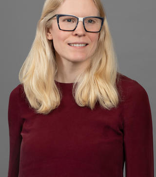 Melissa Dell headshot