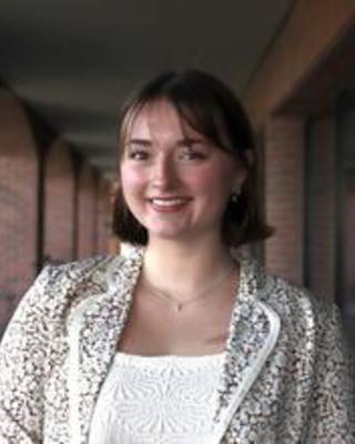 Eliza Rakaseder Headshot