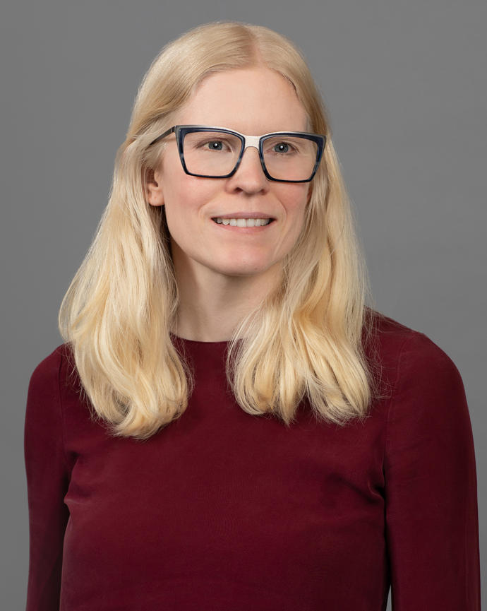 Melissa Dell headshot